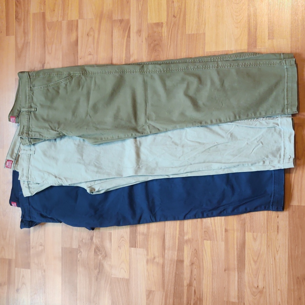 Levis Standard Taper Chinos